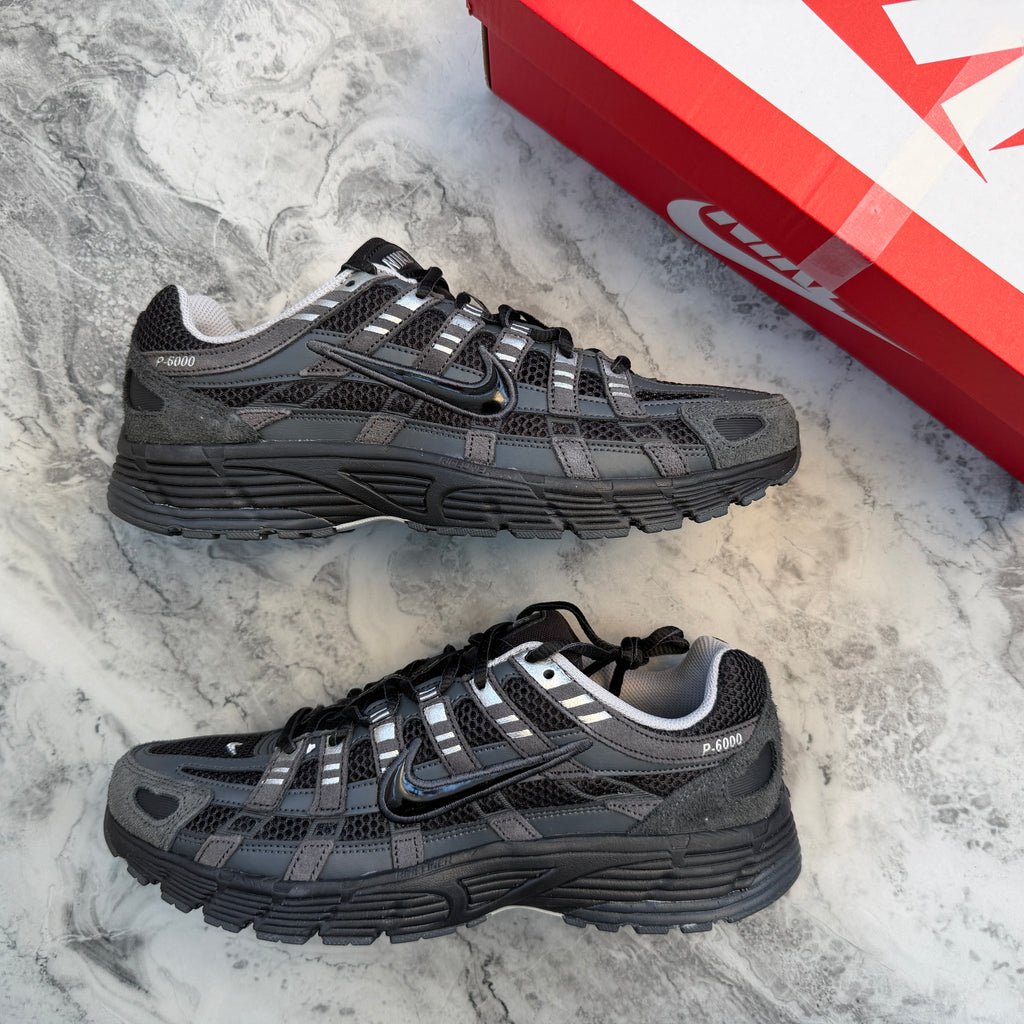 Nike P-6000 SE (Anthracite/Black-Chrome)