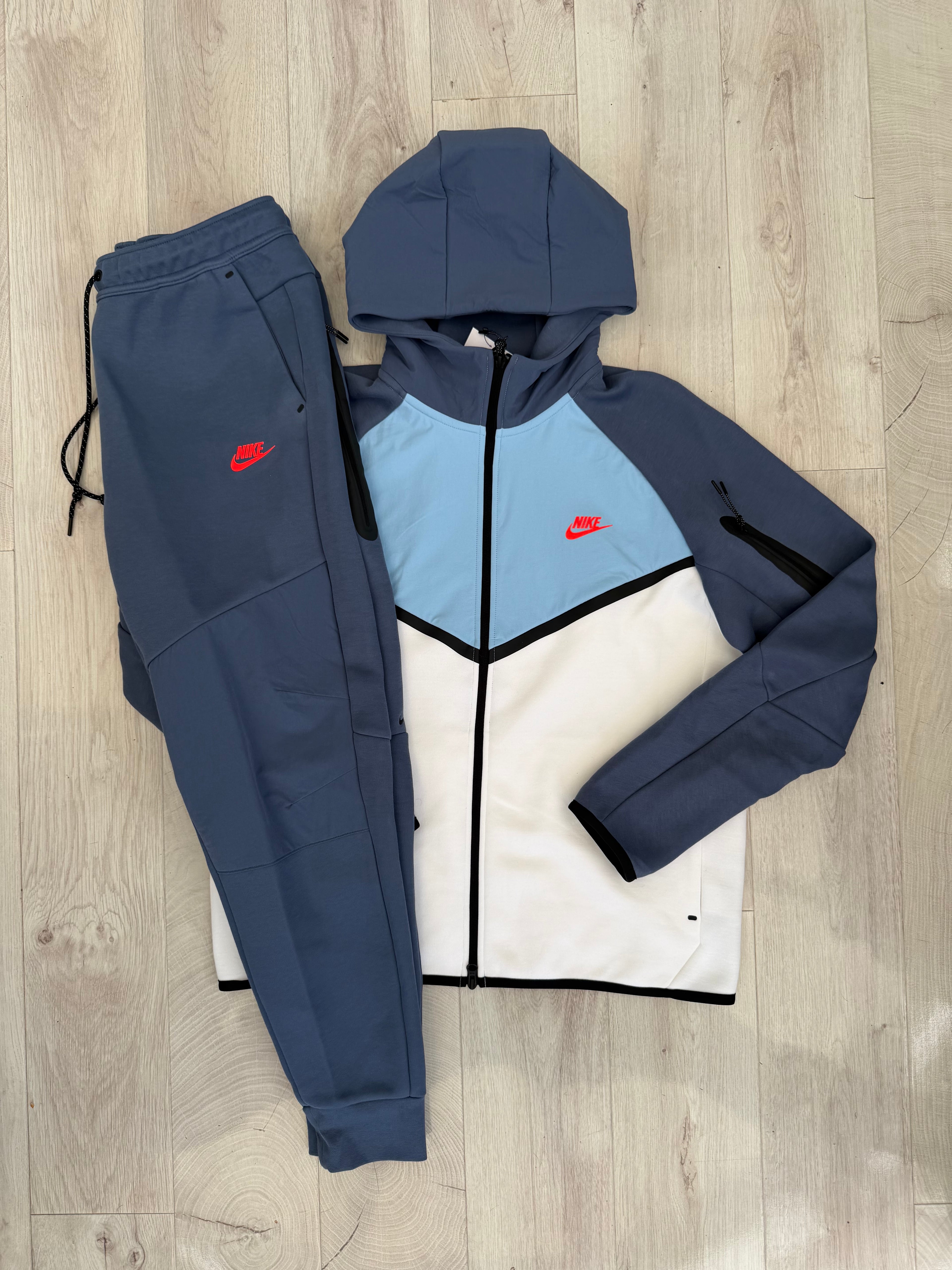 Full Nike Tech