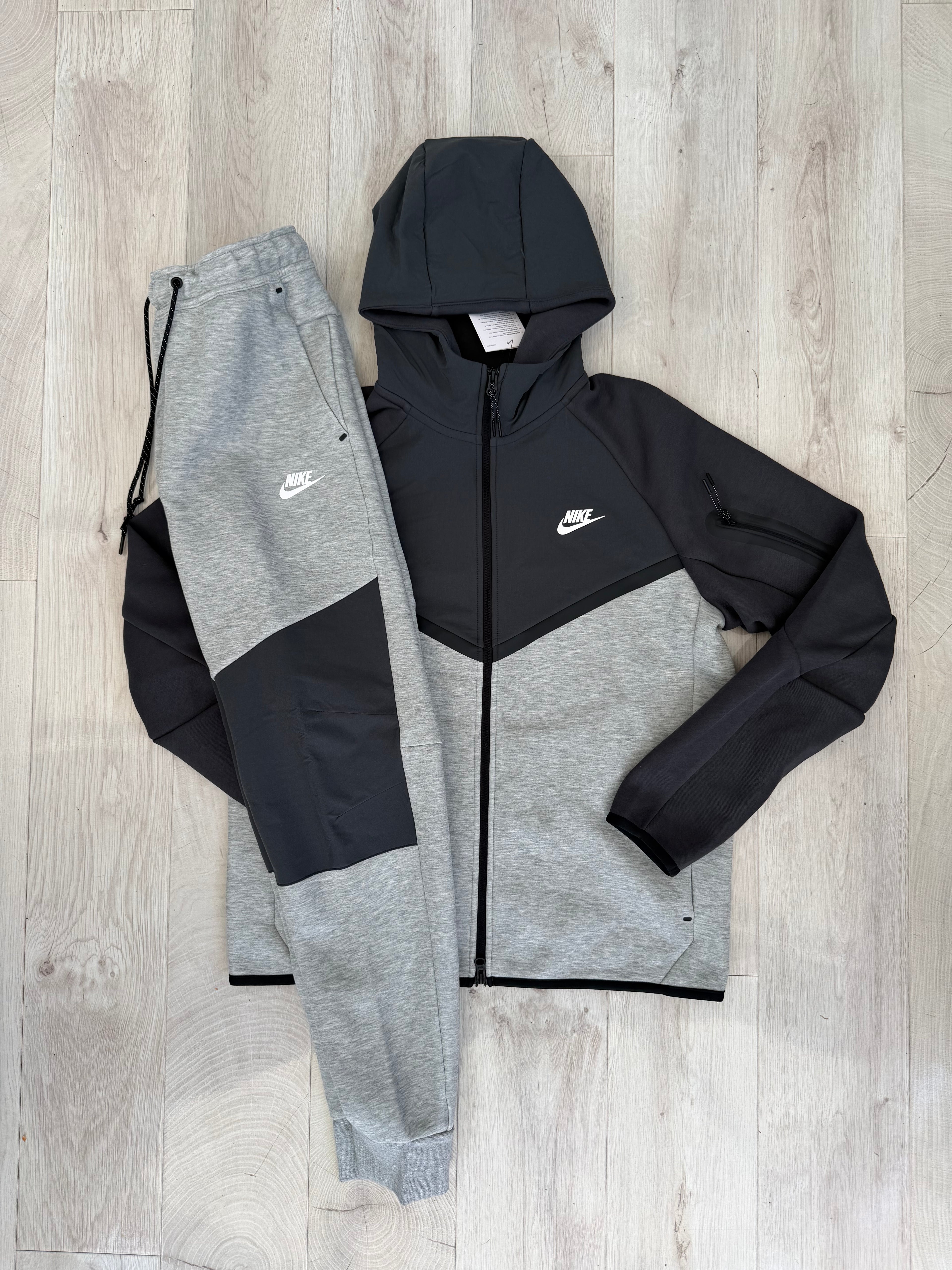 Full Nike Tech