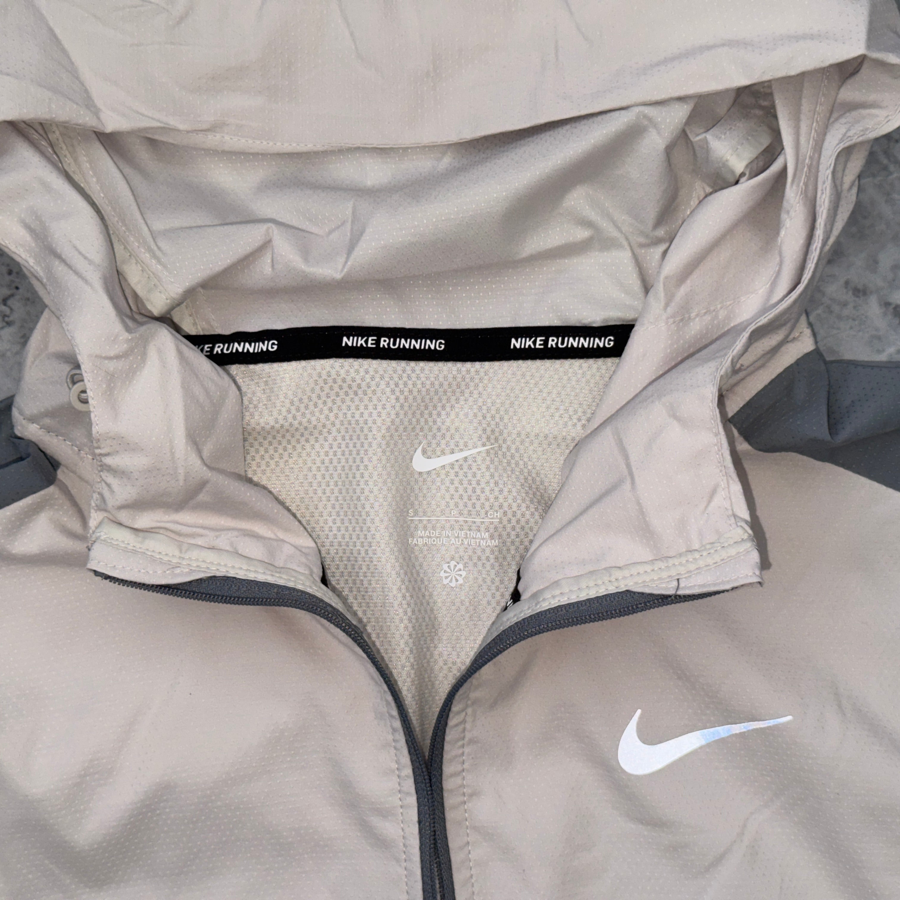 Nike Impossibly Light Windrunner (Light Bone/Cool Grey/Black)