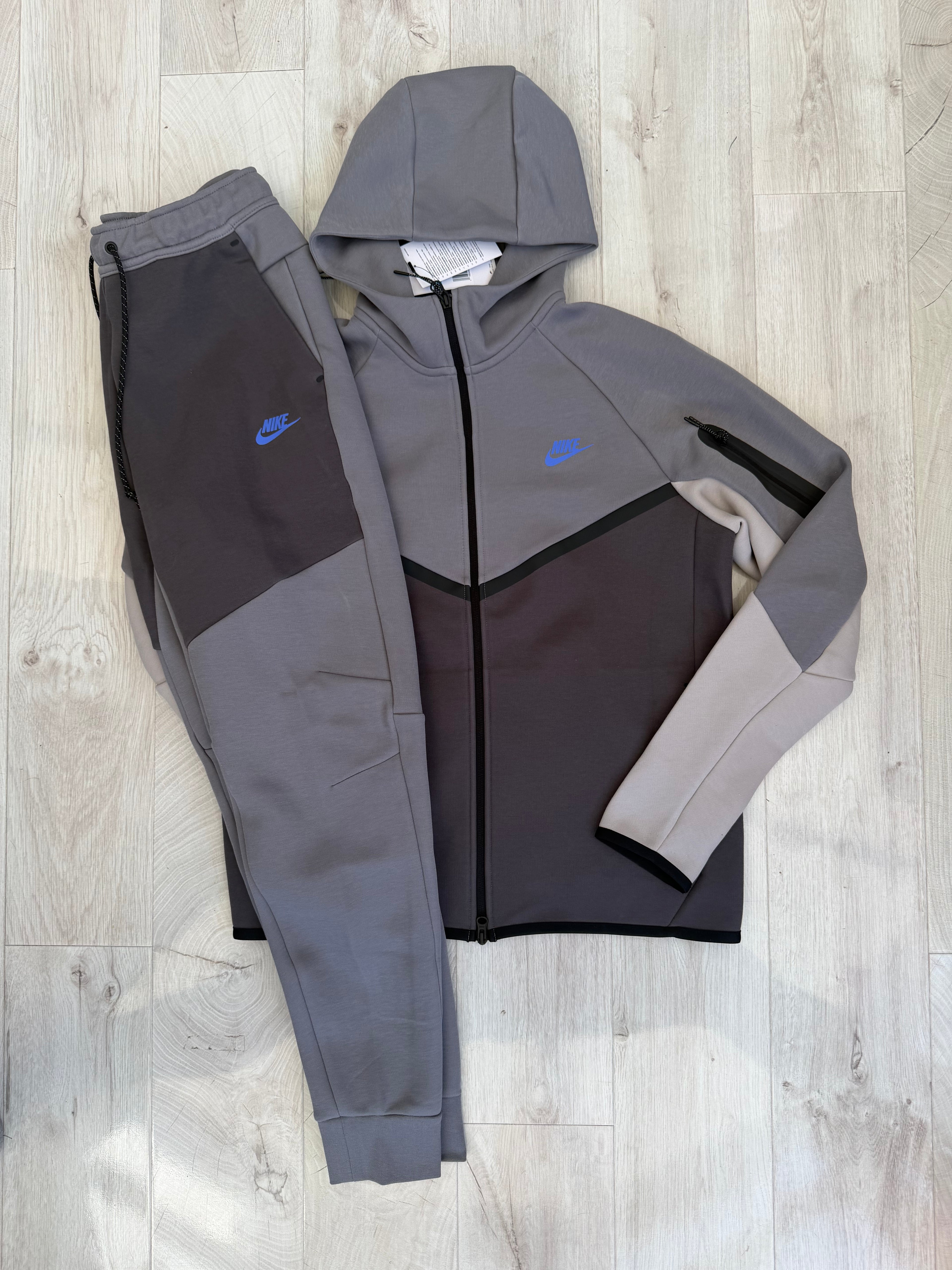 Full Nike Tech
