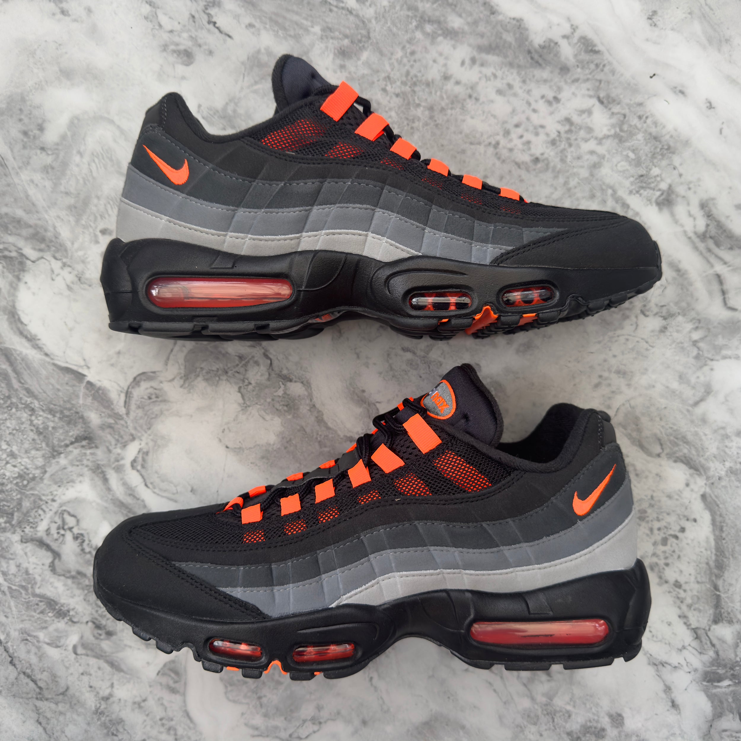 Nike Air Max 95 OG (Black/Hyper Crimson)